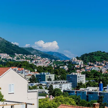 Lea - * Dubrovnik