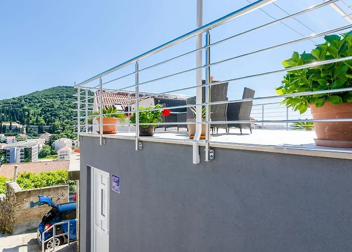 Lea - * דוברובניק