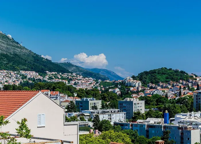 Lea - * דוברובניק